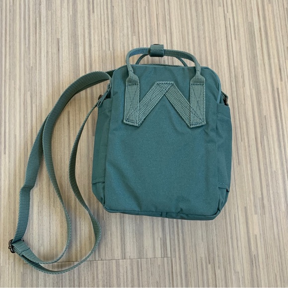 Fjallraven Kanken Sling in Frost Green NWT - Picture 4 of 7
